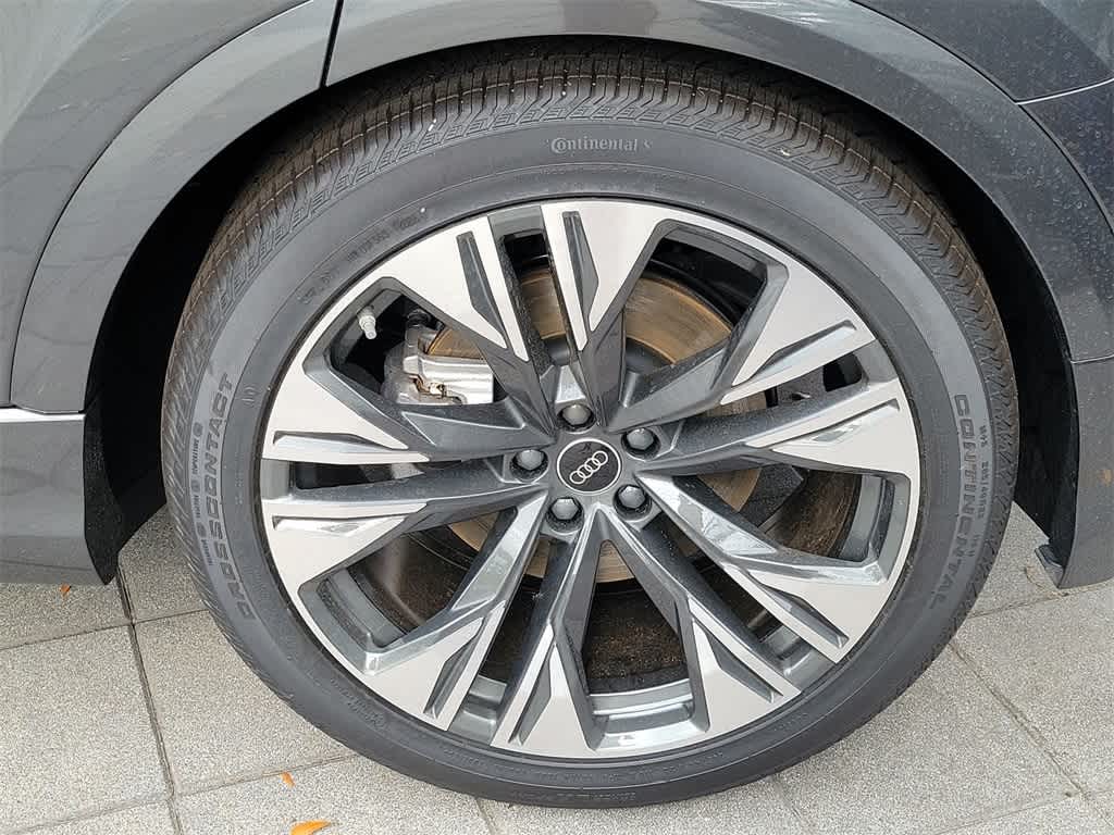 Thumbnail: 2026 Audi Q8 - 16