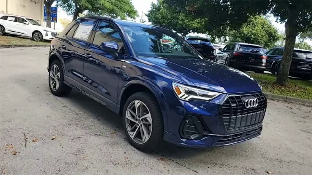 Thumbnail: 2025 Audi Q3 - 2