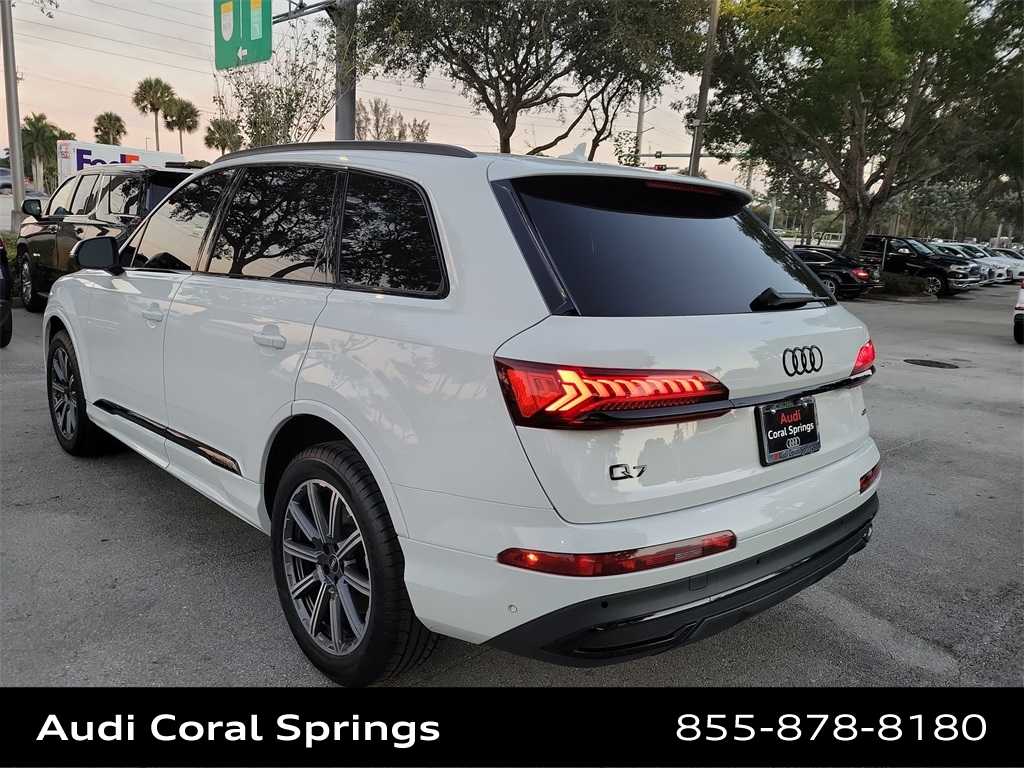 Thumbnail: 2022 Audi Q7 - 12