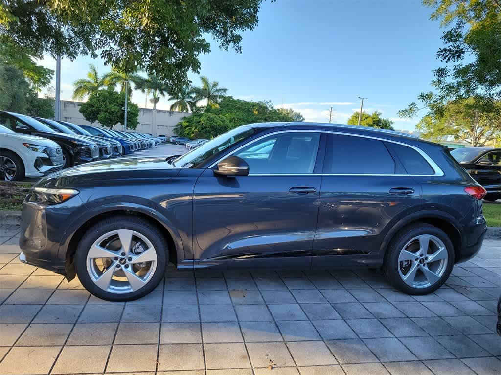 Thumbnail: 2025 Audi Q5 - 3