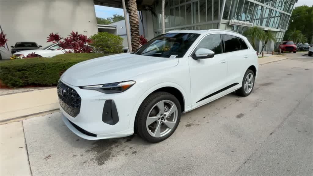 Thumbnail: 2025 Audi Q5 - 4