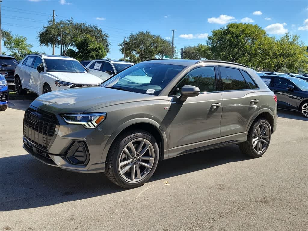 Thumbnail: 2025 Audi Q3 - 4