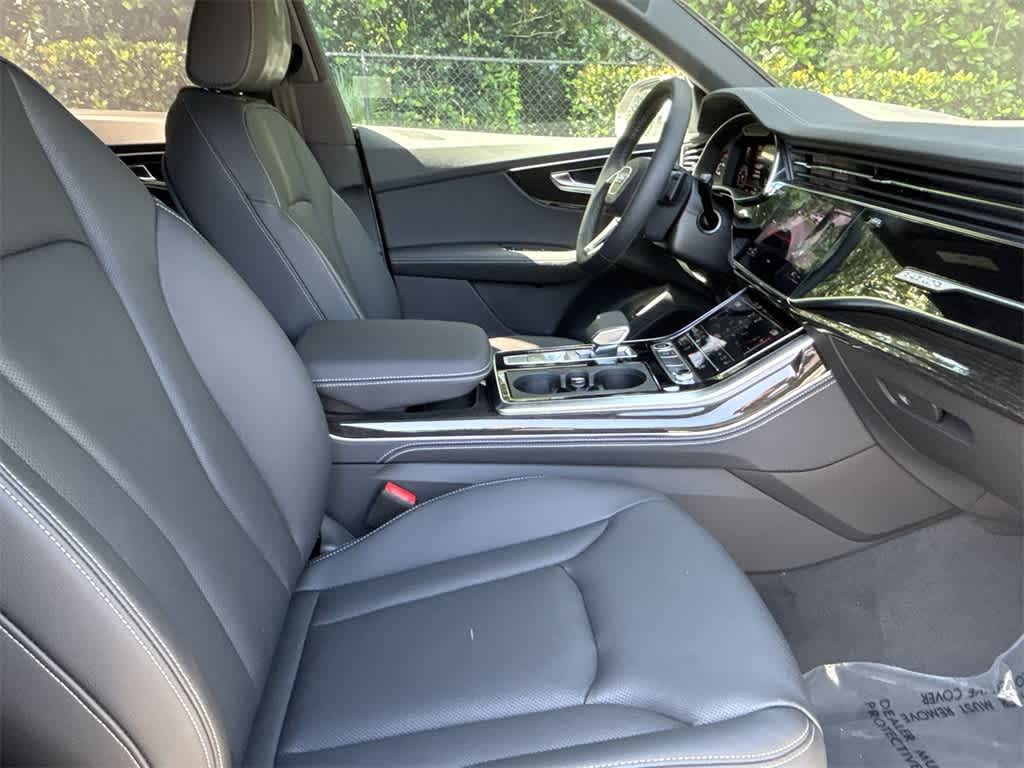 Thumbnail: 2025 Audi Q8 - 28