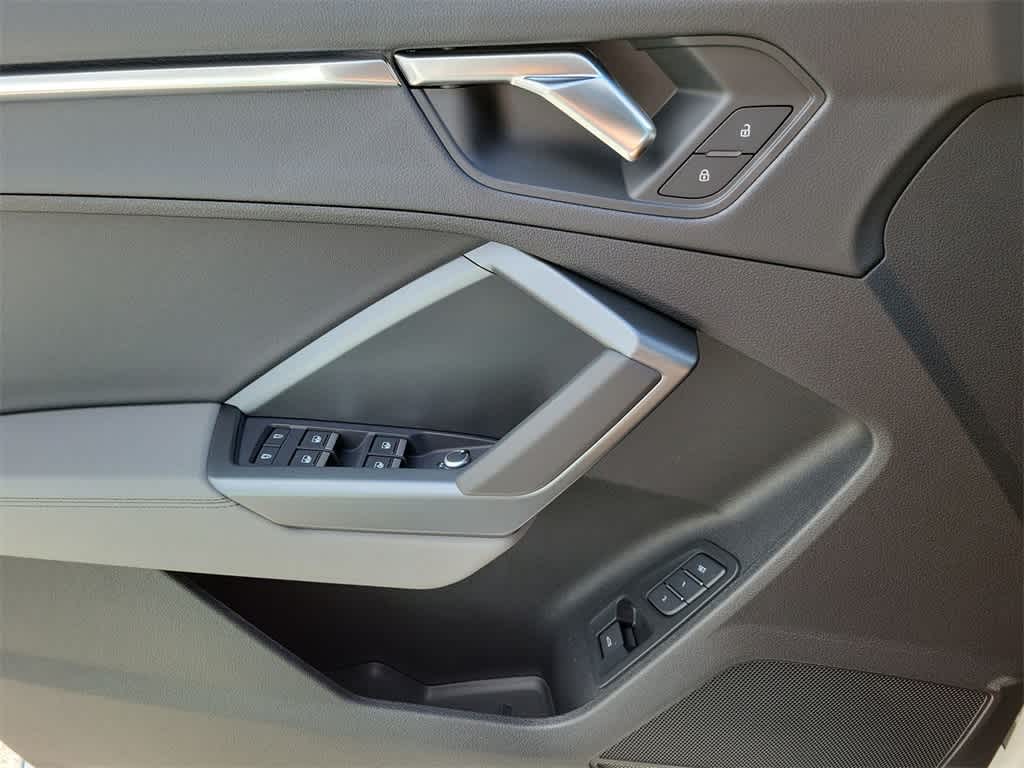 Thumbnail: 2025 Audi Q3 - 19