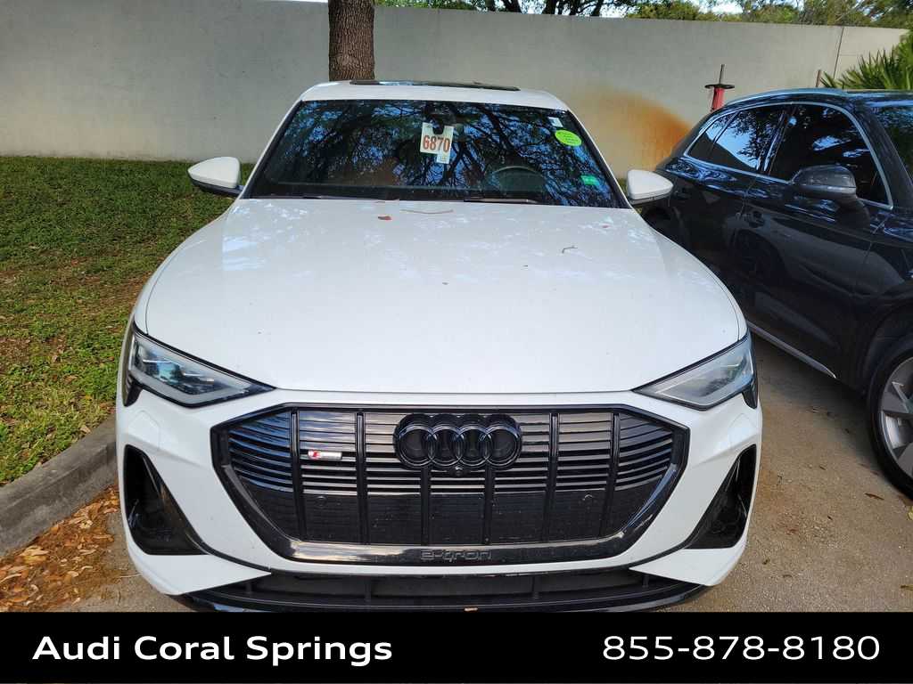 Thumbnail: 2023 Audi e-tron S - 6