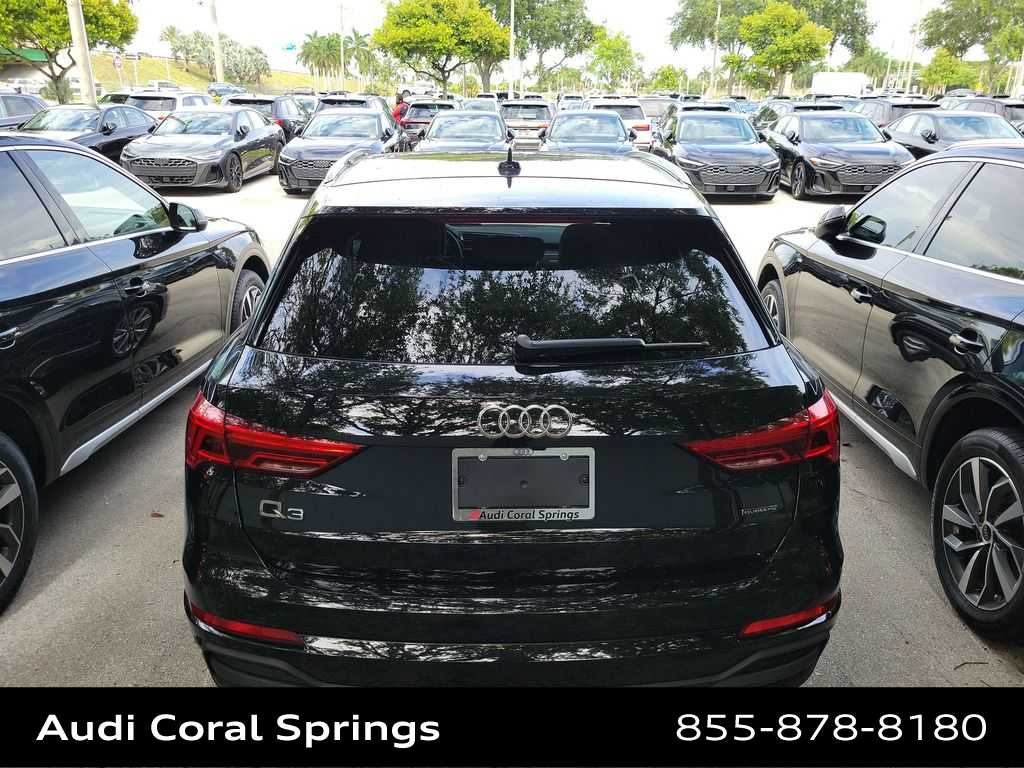 Thumbnail: 2025 Audi Q3 - 23