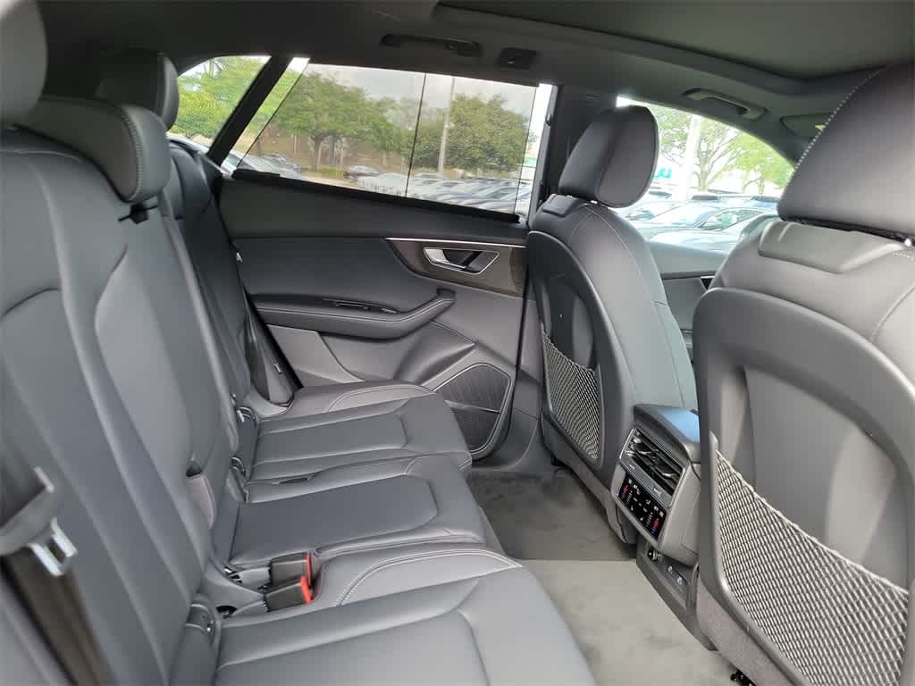 Thumbnail: 2026 Audi Q8 - 21