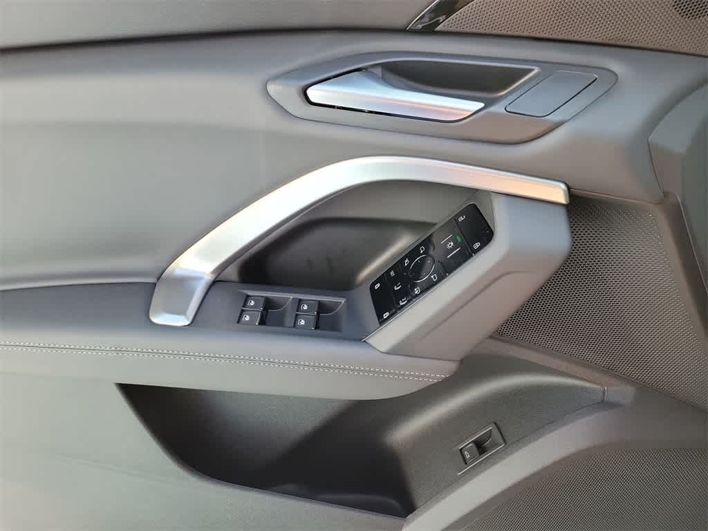 Thumbnail: 2025 Audi Q5 - 19