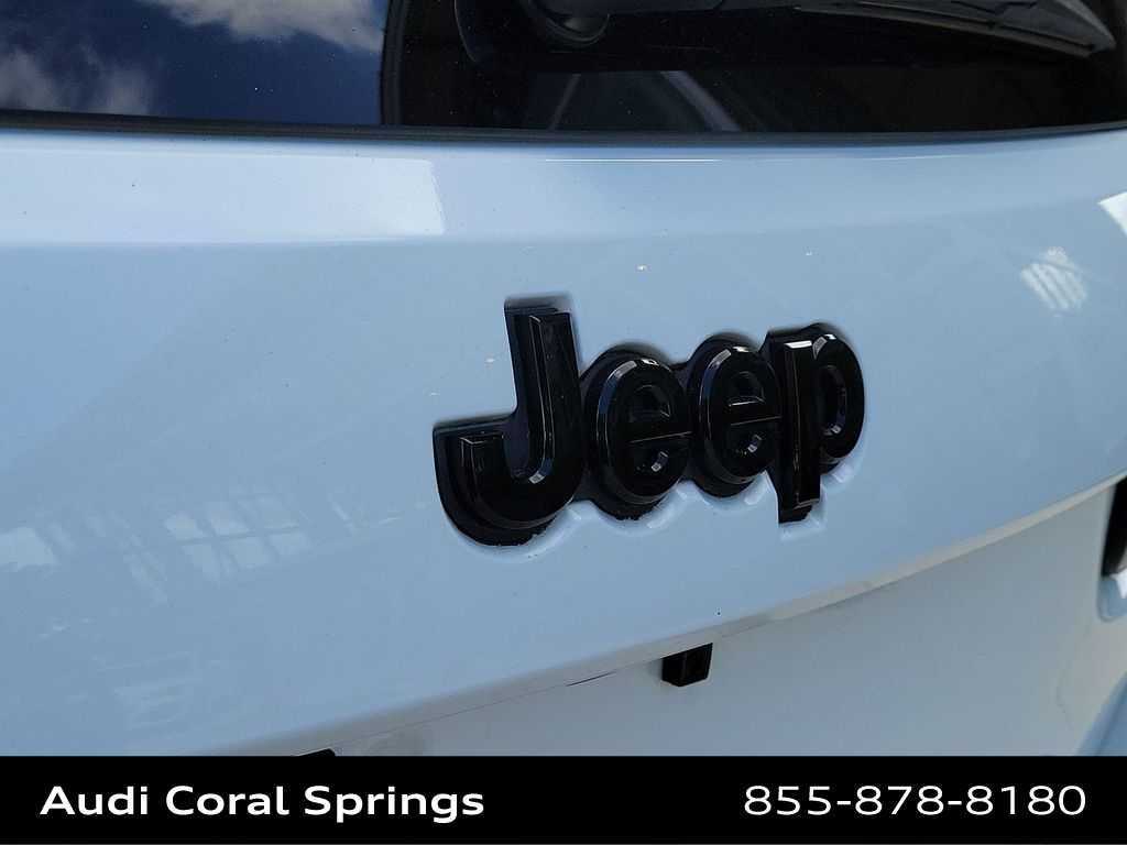 Thumbnail: 2019 Jeep Grand Cherokee - 15