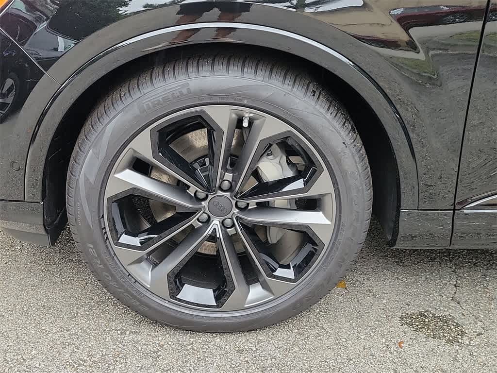 Thumbnail: 2026 Audi Q7 - 8