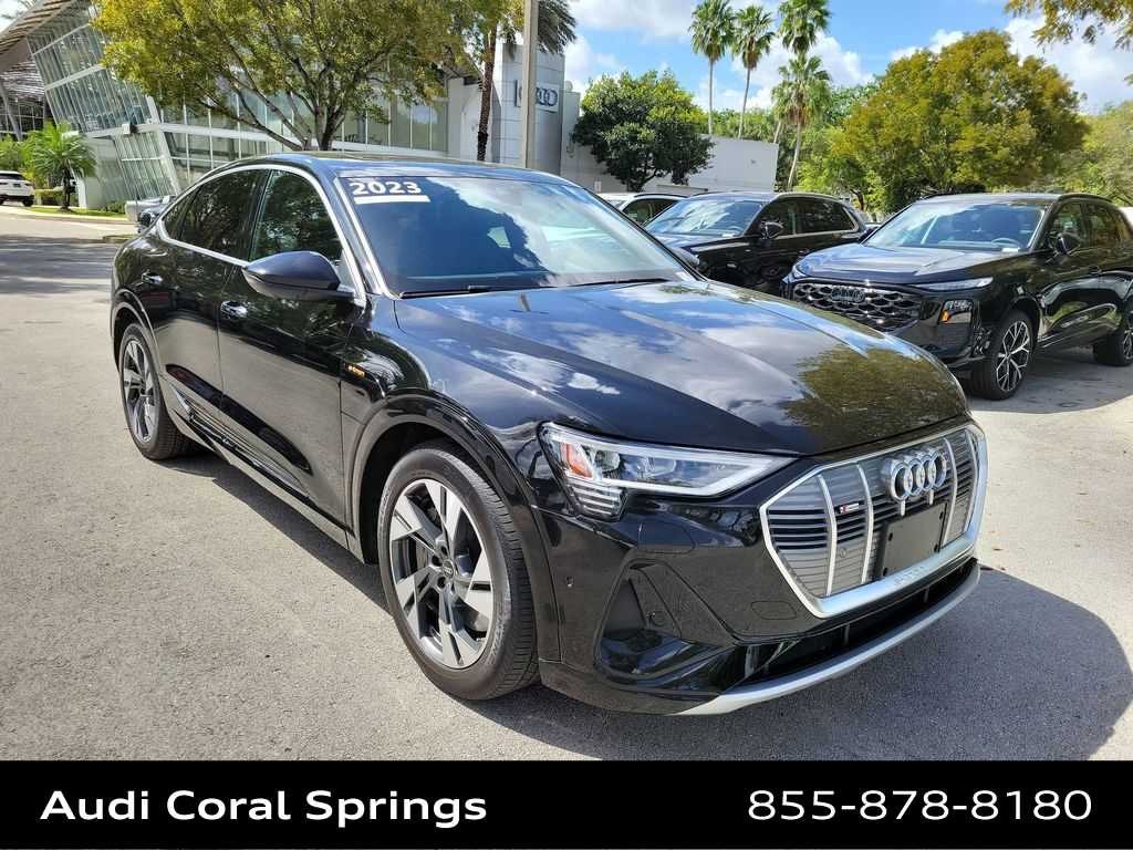 Thumbnail: 2023 Audi e-tron S - 2