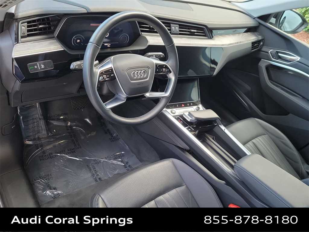 Thumbnail: 2022 Audi e-tron - 2