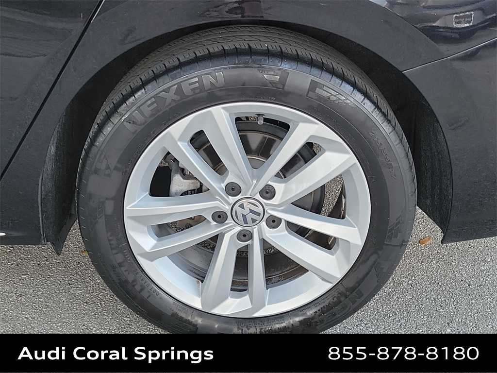 Thumbnail: 2020 Volkswagen Passat - 16