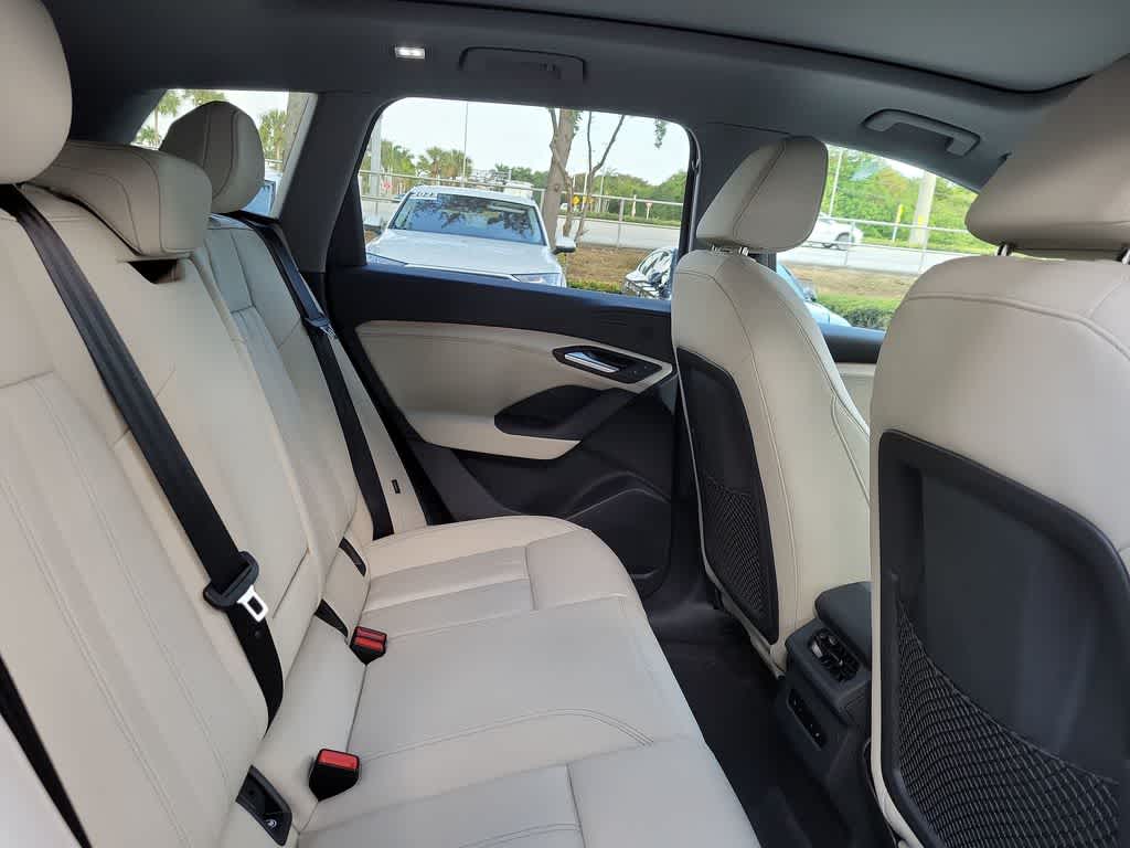 Thumbnail: 2025 Audi Q6 e-tron - 21