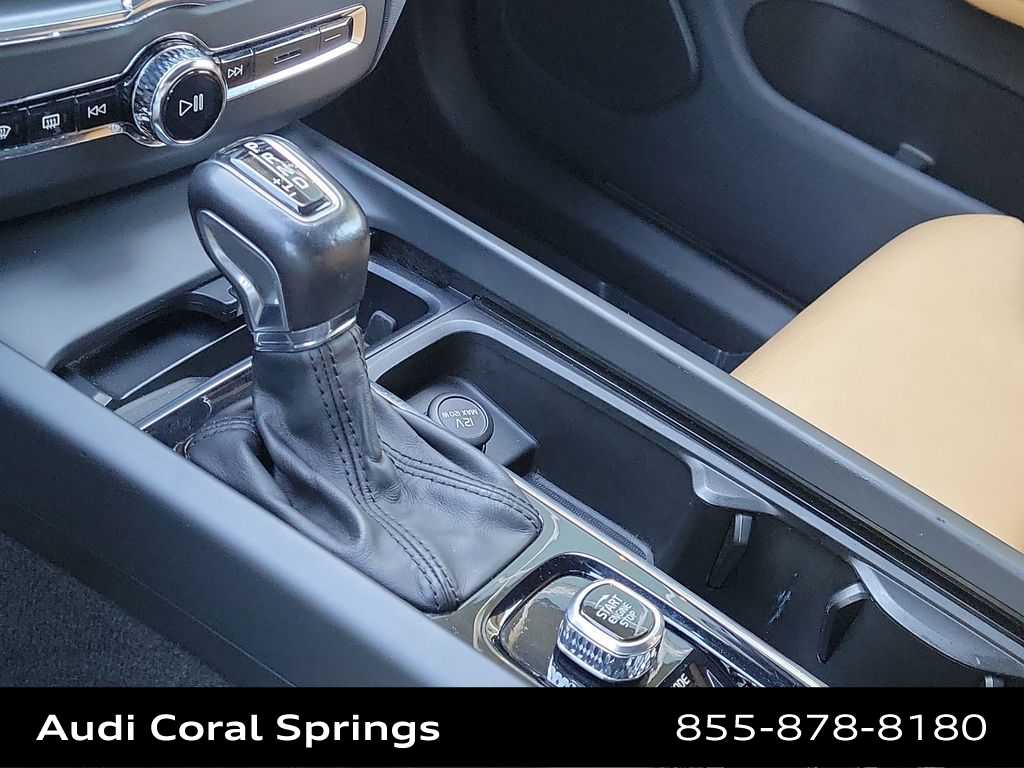 Thumbnail: 2019 Volvo XC60 - 25