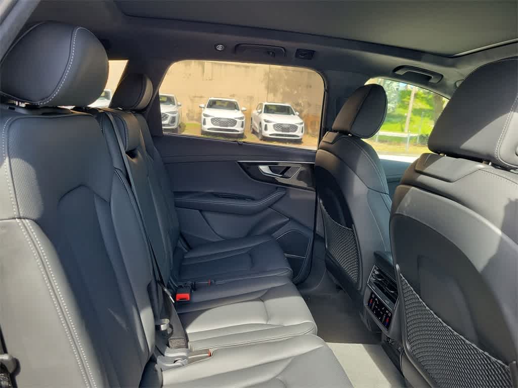 Thumbnail: 2026 Audi Q7 - 13