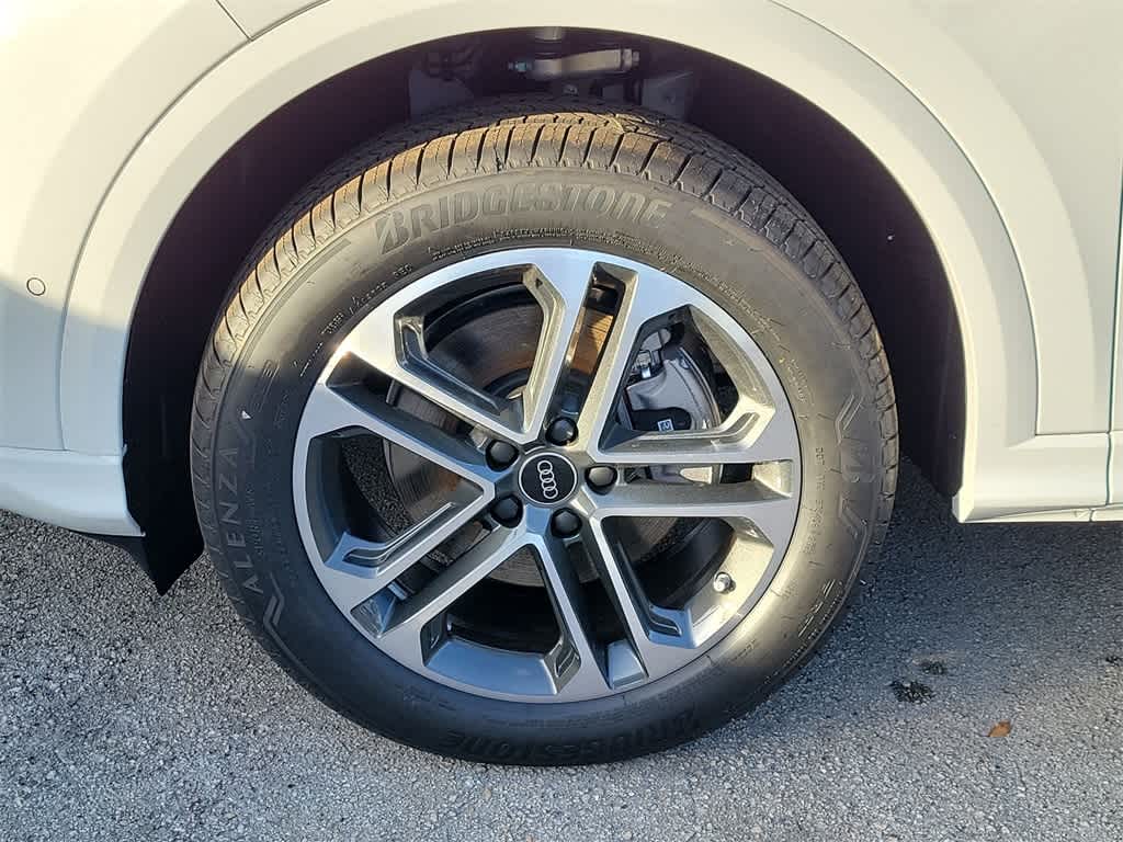 Thumbnail: 2025 Audi Q5 - 16