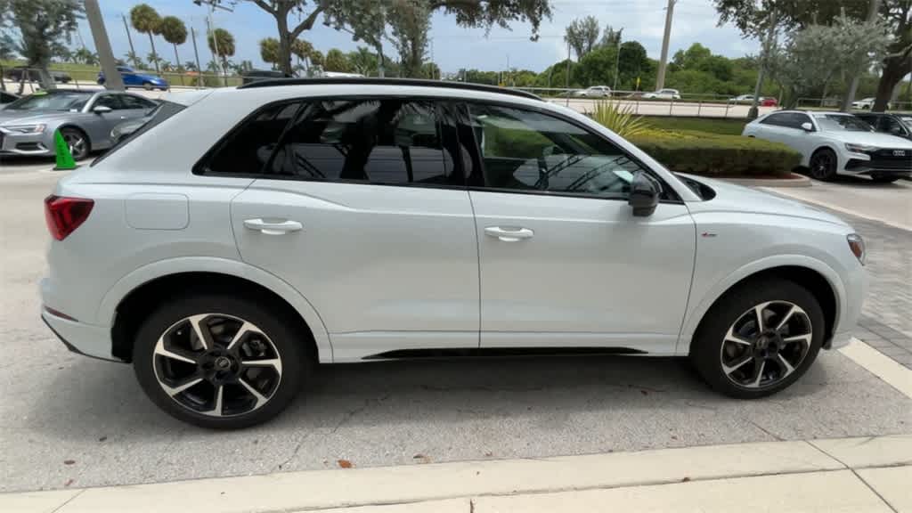 Thumbnail: 2025 Audi Q3 - 9