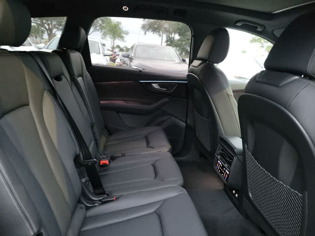 Thumbnail: 2026 Audi Q7 - 21
