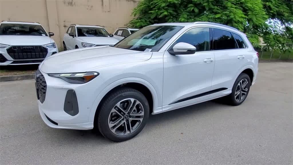 Thumbnail: 2025 Audi Q5 - 4