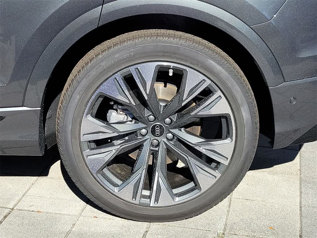 Thumbnail: 2026 Audi Q8 - 8