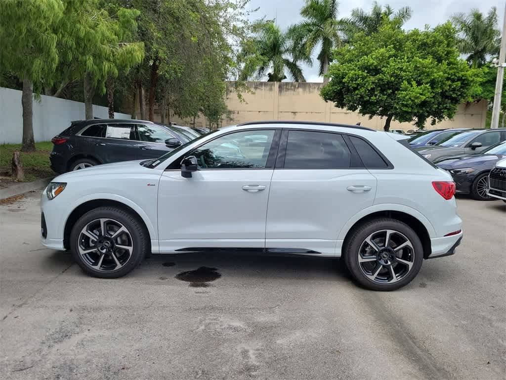 Thumbnail: 2025 Audi Q3 - 11