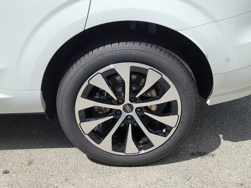 Thumbnail: 2026 Audi Q3 - 16