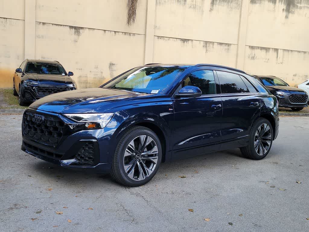 Thumbnail: 2026 Audi Q8 - 4