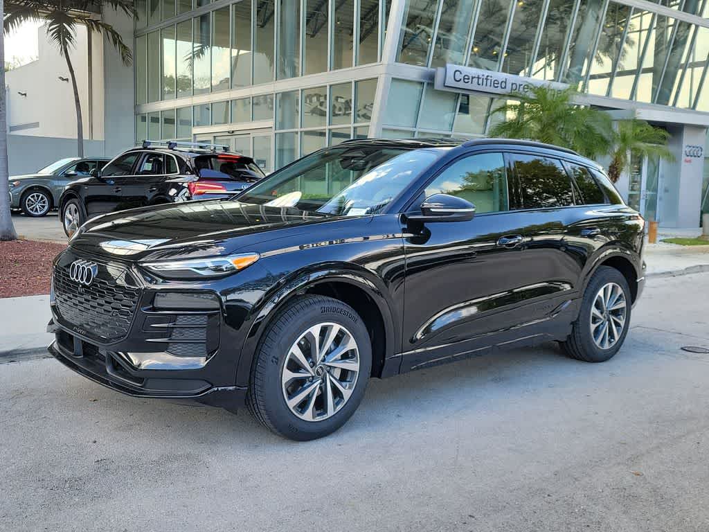 Thumbnail: 2025 Audi Q6 e-tron - 4