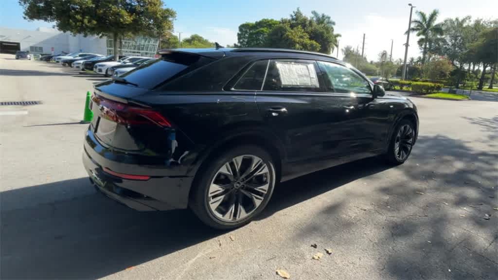 Thumbnail: 2025 Audi Q8 - 8