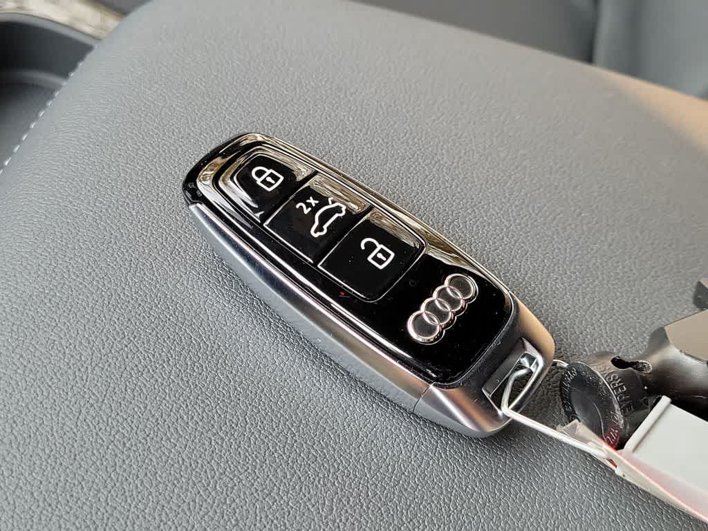 Thumbnail: 2026 Audi Q8 - 20