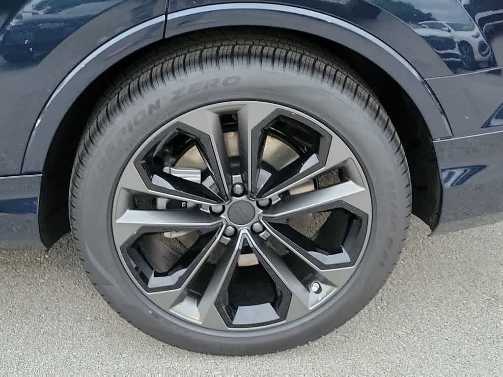 Thumbnail: 2026 Audi Q7 - 16