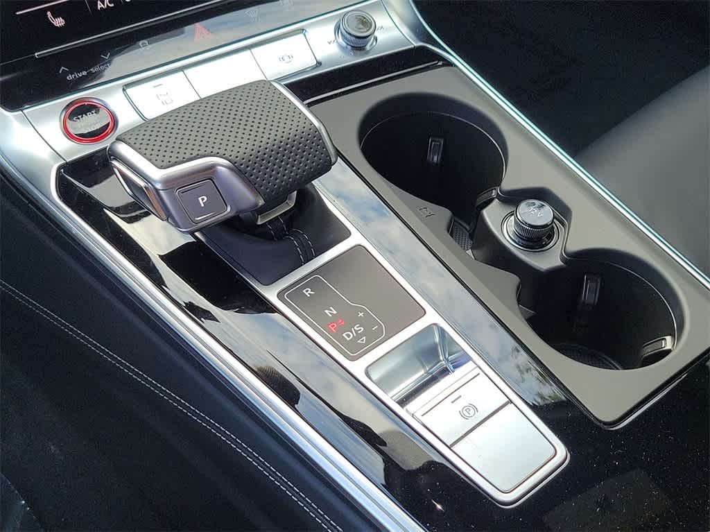 Thumbnail: 2025 Audi S6 - 25