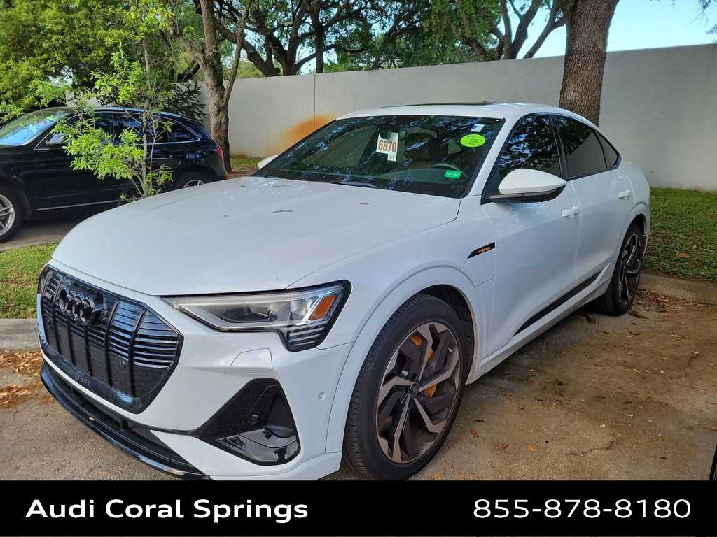 Thumbnail: 2023 Audi e-tron S - 3