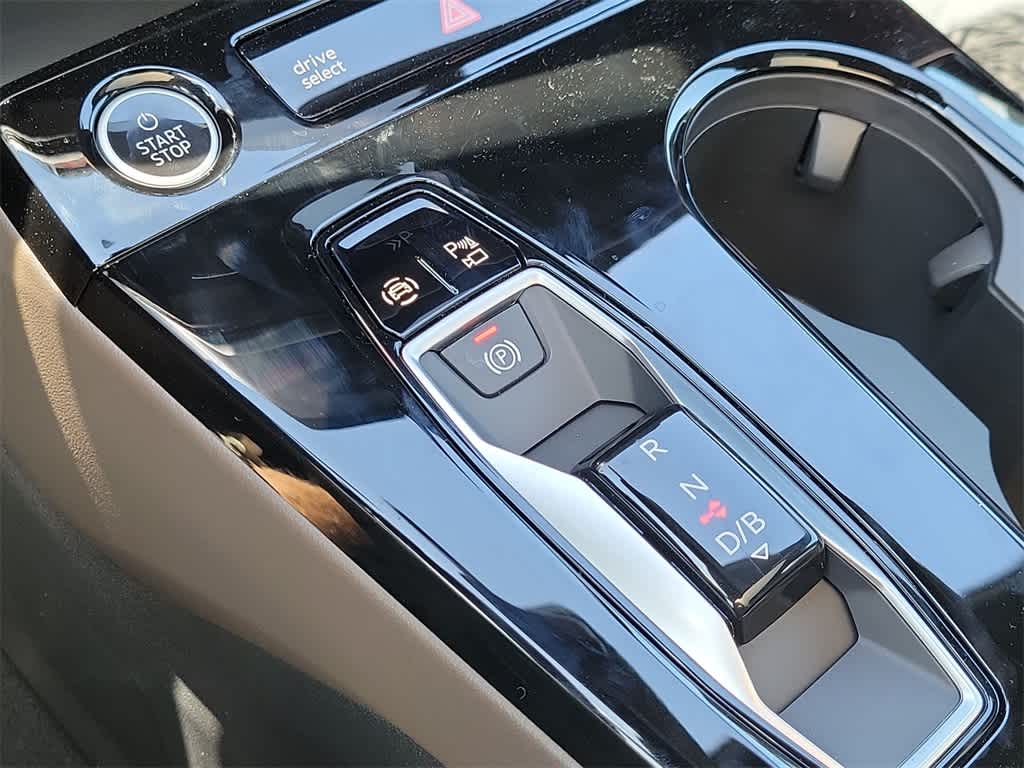 Thumbnail: 2025 Audi A8 - 17