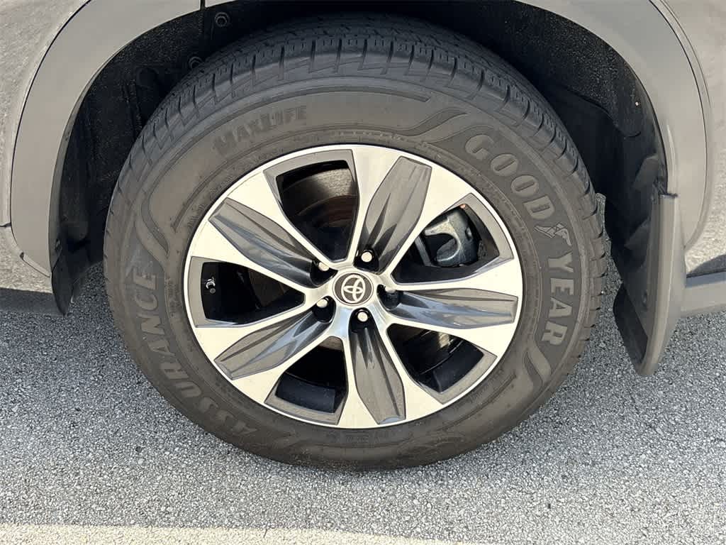 2024 Toyota Highlander XLE 22