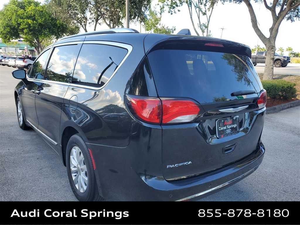 Thumbnail: 2018 Chrysler Pacifica - 12