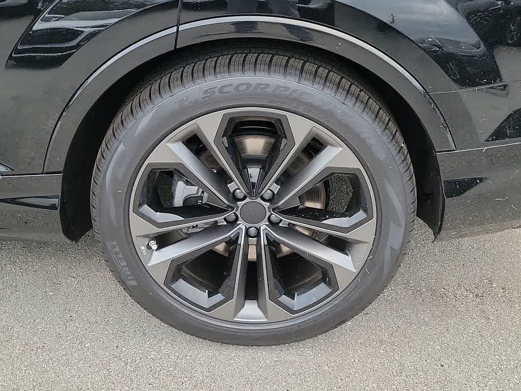 Thumbnail: 2026 Audi Q7 - 16