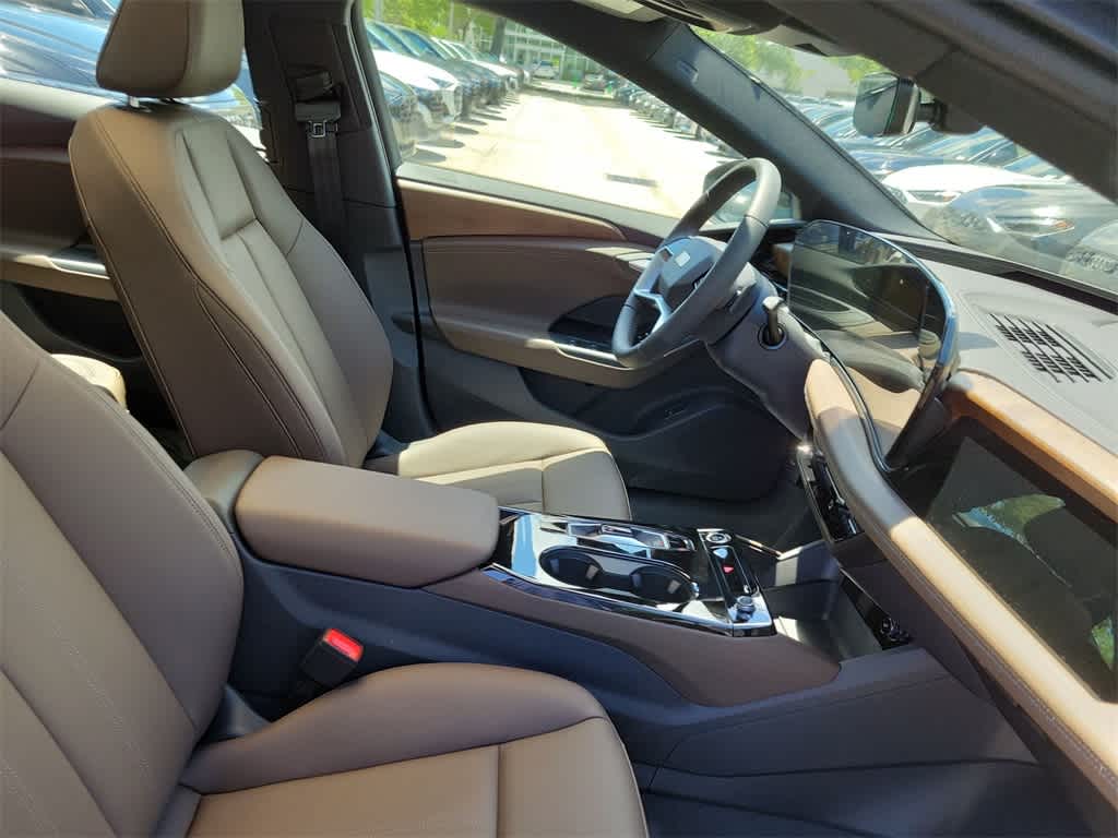 Thumbnail: 2025 Audi A8 - 14