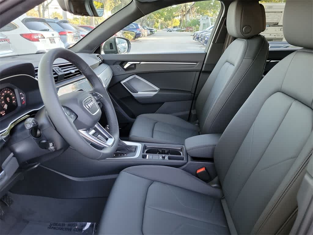 Thumbnail: 2025 Audi Q3 - 19