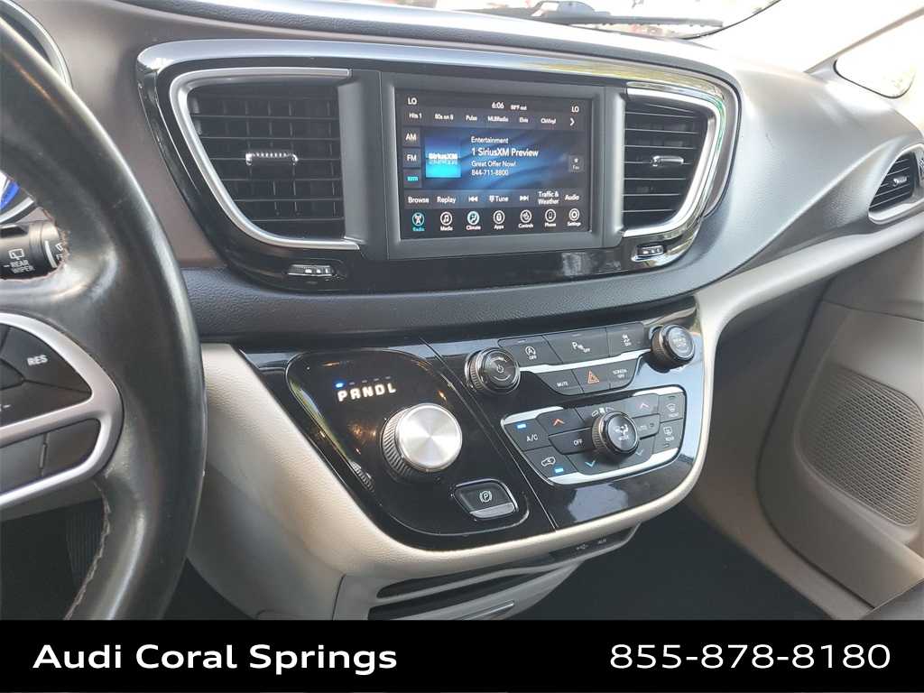 Thumbnail: 2018 Chrysler Pacifica - 24