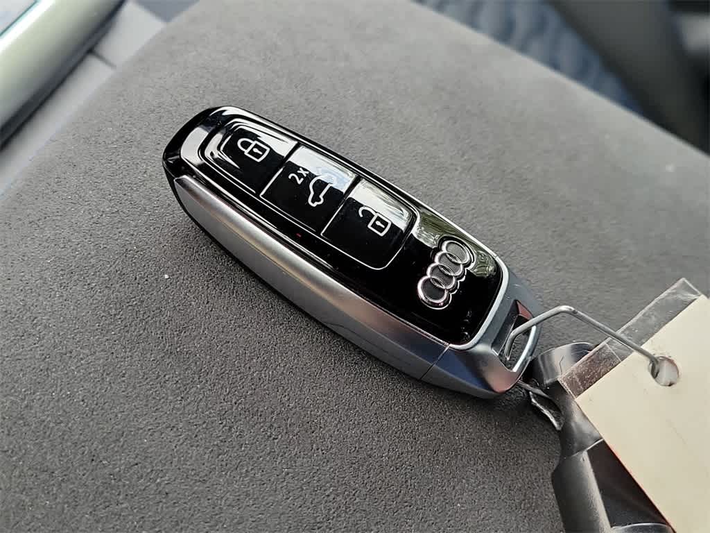 Thumbnail: 2026 Audi RS Q8 - 28