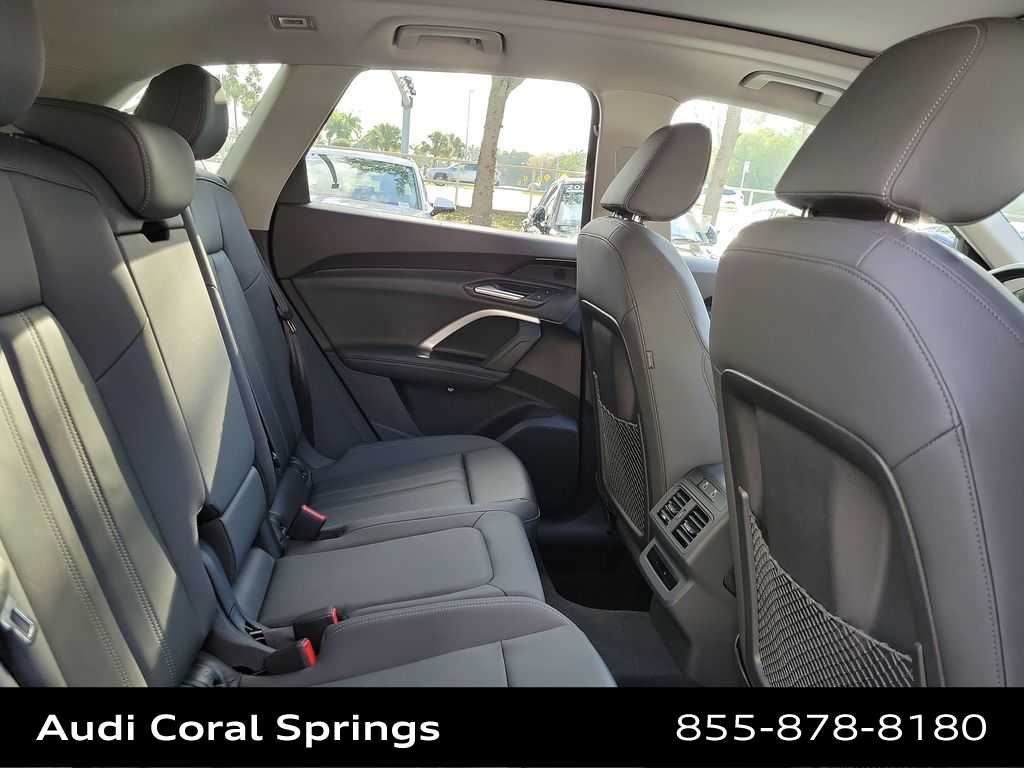 Thumbnail: 2025 Audi Q5 - 21