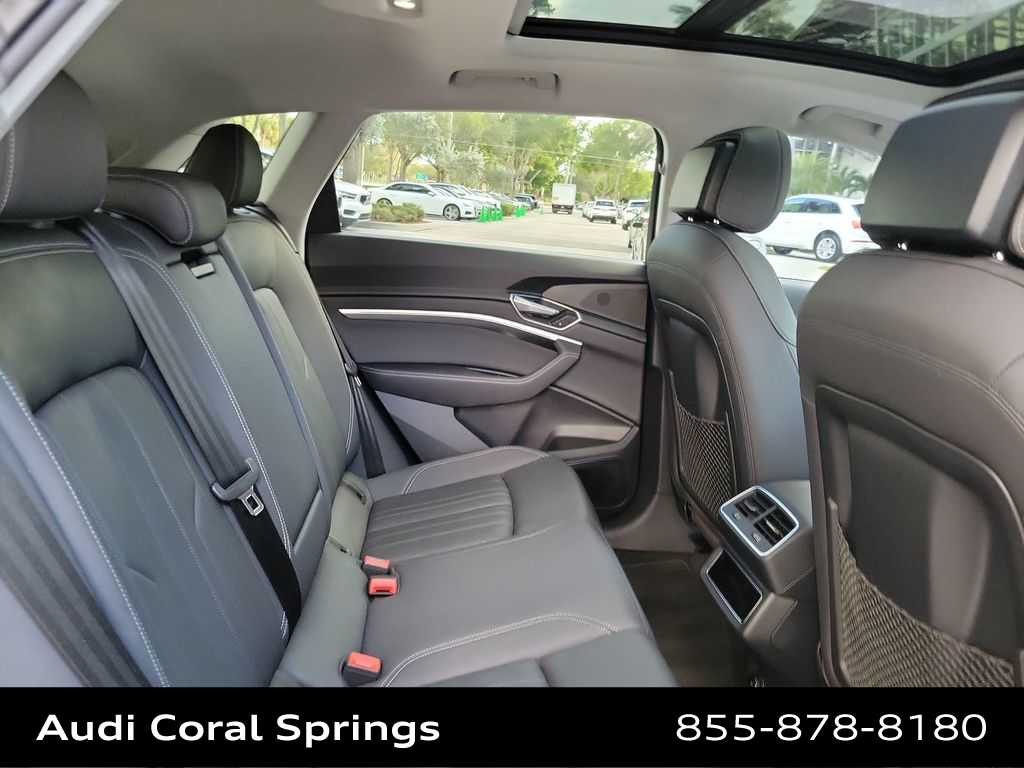 Thumbnail: 2019 Audi e-tron - 21