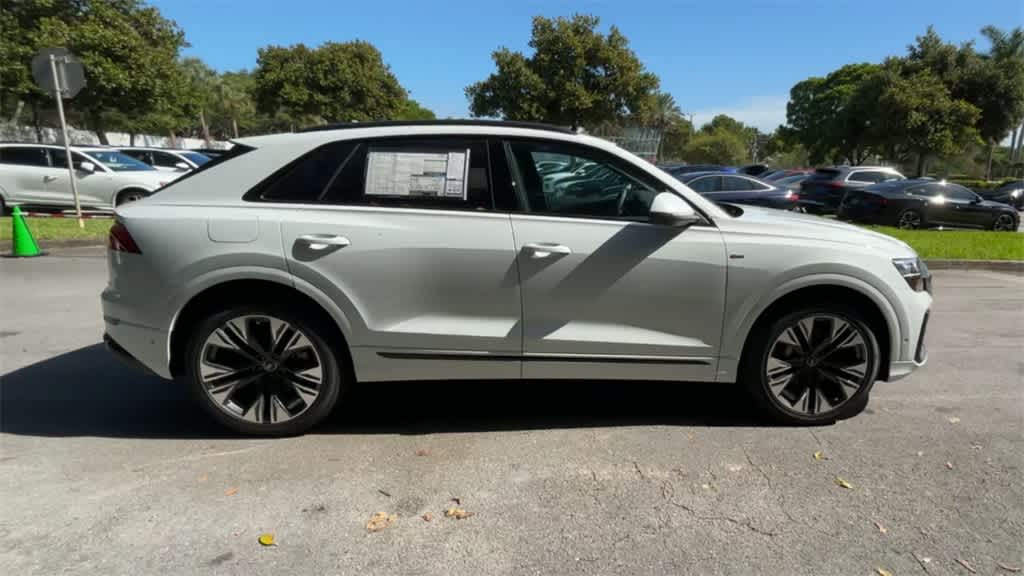 Thumbnail: 2025 Audi Q8 - 9