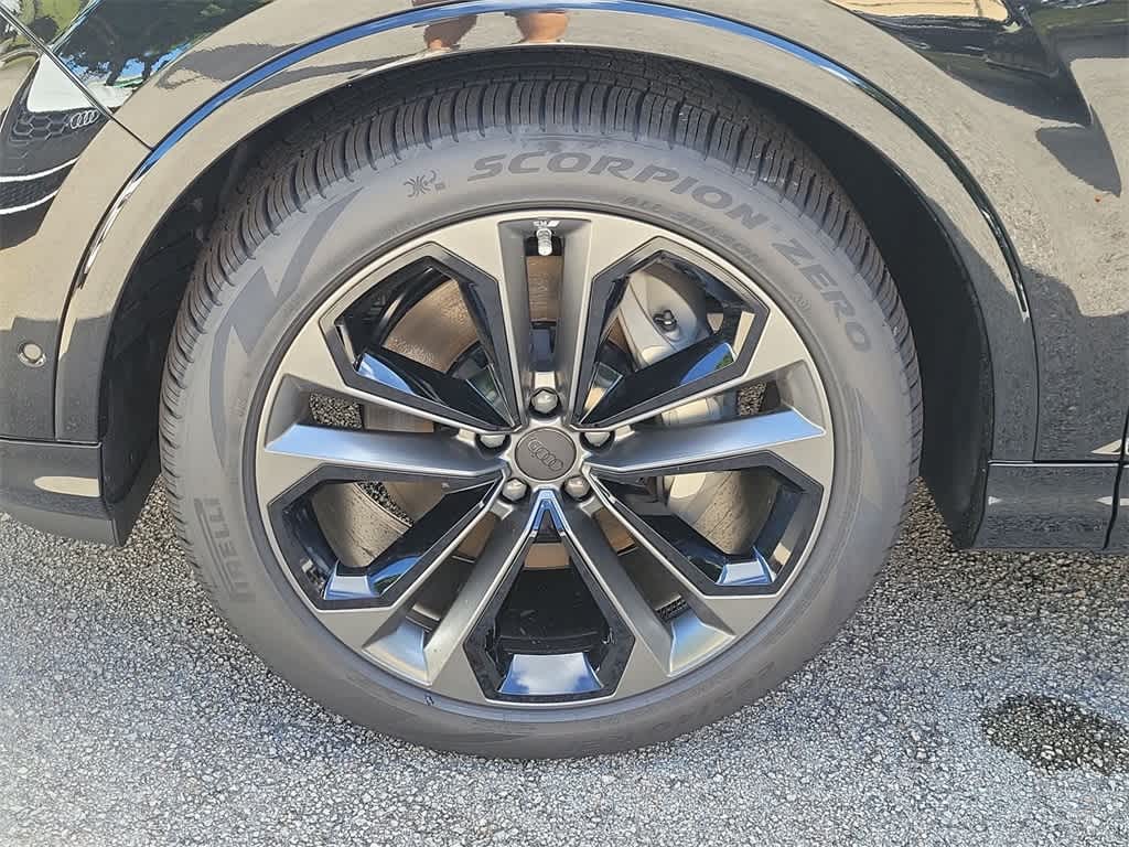 Thumbnail: 2026 Audi Q7 - 8