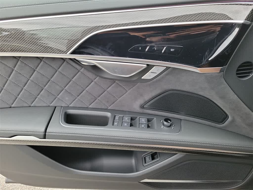 Thumbnail: 2025 Audi S8 - 19