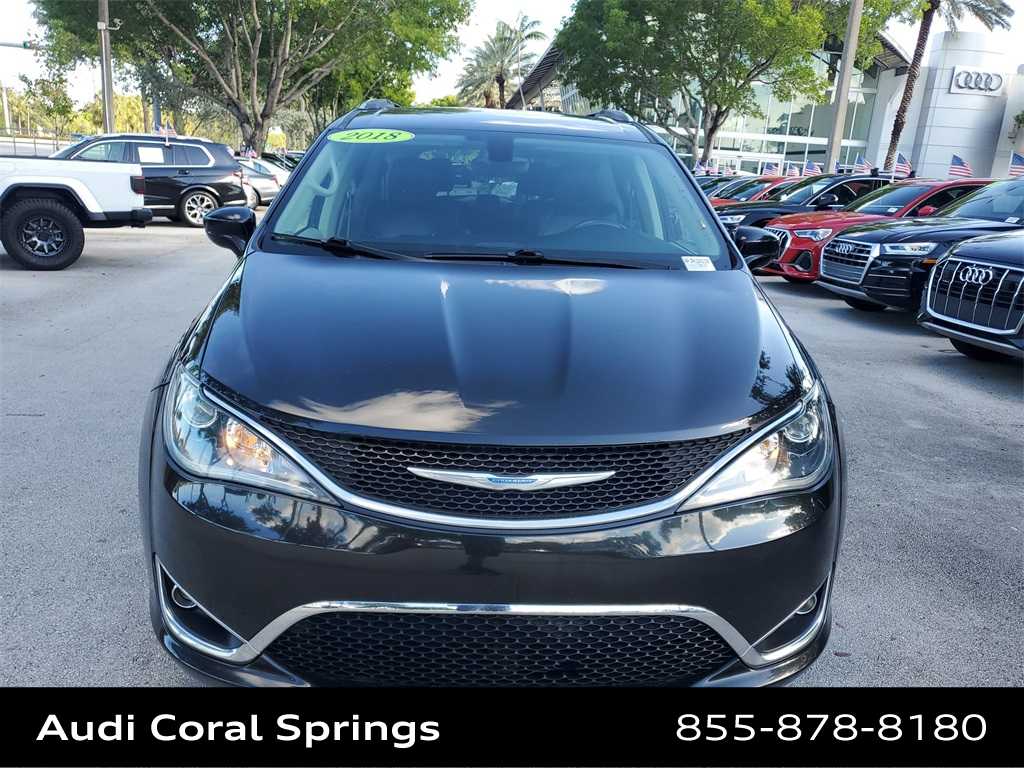 Thumbnail: 2018 Chrysler Pacifica - 3