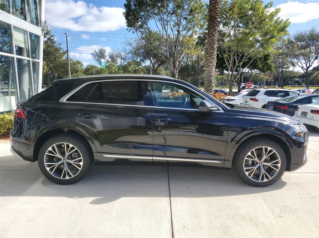 Thumbnail: 2025 Audi Q8 - 9