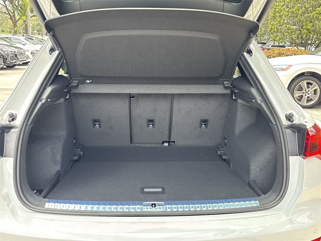 Thumbnail: 2025 Audi Q3 - 33